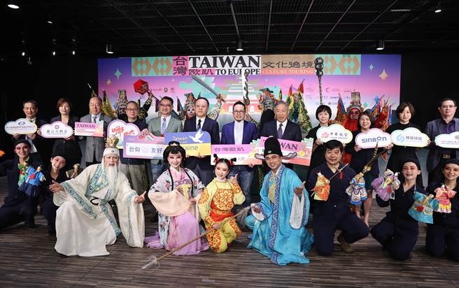 纸风车剧团作品《哪咤闹龙宫》将首次到匈牙利布达佩斯演出，开启疫后文化交流。（罗永铭摄）