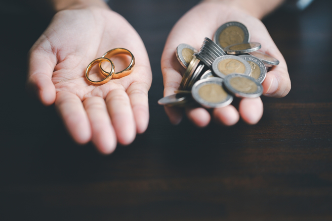 10年匯316万「结婚基金」才知女友是别人妻！网推2方法保障防被骗。(示意图/shutterstock)