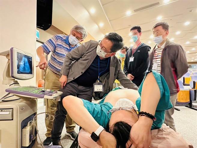透过真人实地演练，让学员学以致用。（大千医院提供／李京升苗栗传真）