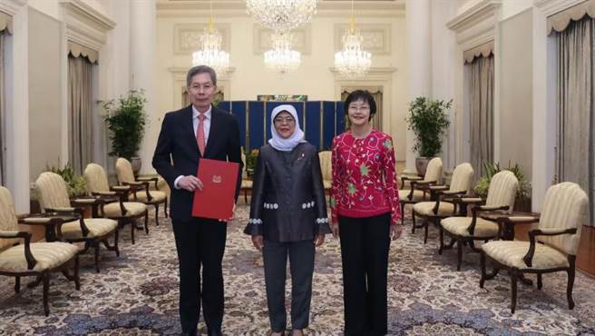 新加坡前交通部长吕德耀（左一）受委担任新加坡驻美国大使。（新加坡外交部提供）