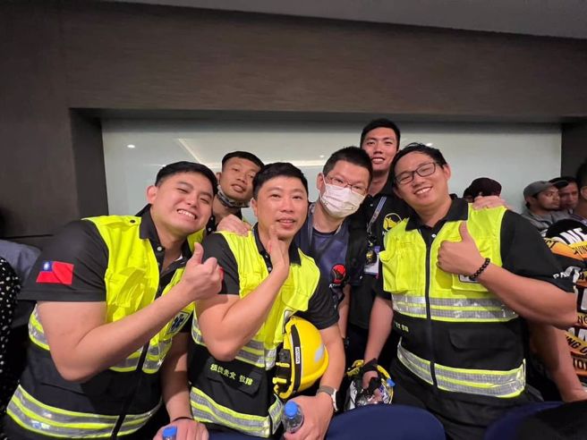 参赛获奖队员合影。(新北市消防局提供)