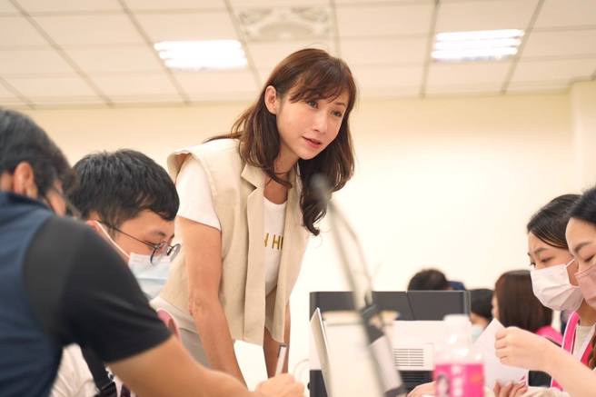 台北市议员许淑华提醒大家记得报税并完成缴纳。(图取自许淑华脸书)