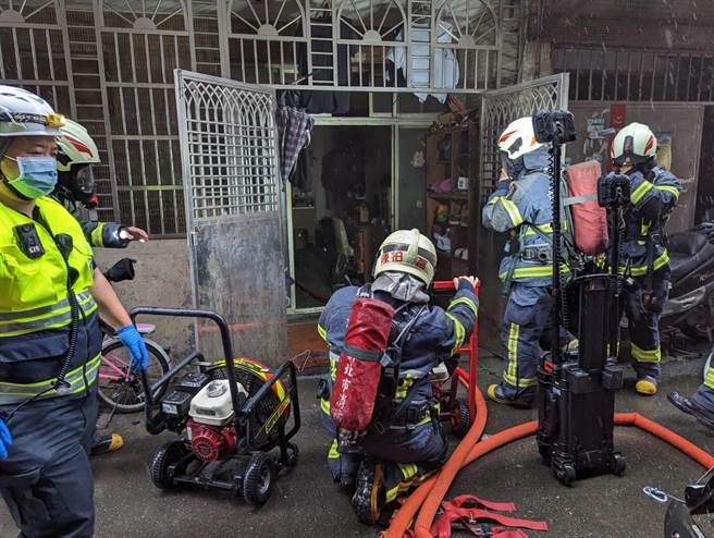 汐止区移工宿舍中午发生火警。（民眾提供）