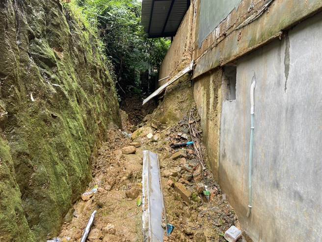 基隆市暖暖区去年发生土石流的地区，因为还没做好水保，受灾户担心颱风若带来大雨，可能会让旧事重演。（张志康摄）