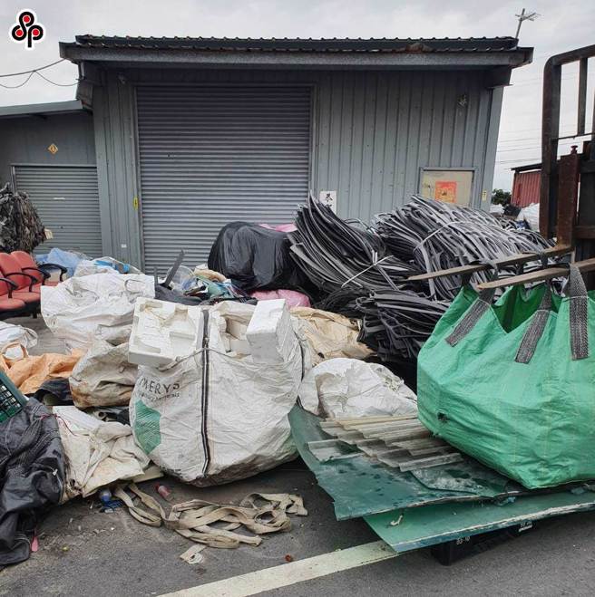 彰化市柯男经营铁板烧店，因不想支付整修期间生产的庞大营建废弃物处理费，徵询在清洁队上班的柯父，前后共载了9车次近2公吨的垃圾到转运站丢，事后遭检举调查。（示意图／本报资料照片）