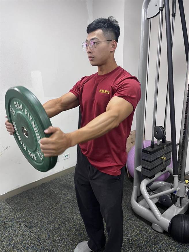 桃园市消防局第一大队大湳分队队员陈睿均期许自己若有机会能挑战海外赛事。（大湳消防分队提供／陈梦茹桃园传真）