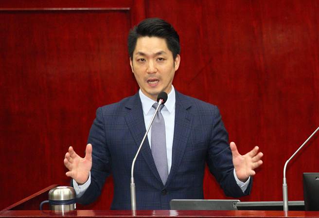 北市议员许家蓓质疑，都更处、台北住都中心人力缺口高达65人，人力不够再多政策都是纸上谈兵，台北市长蒋万安表示，努力徵才但招募不易，会再设法补足人力缺口。（张铠乙摄）