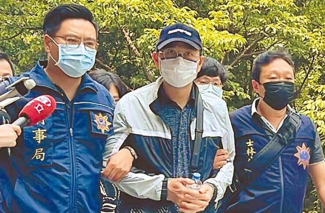 「不动产借贷媒合平台imB」吸金诈骗25亿元案，主嫌曾耀锋（中）。（资料照片）