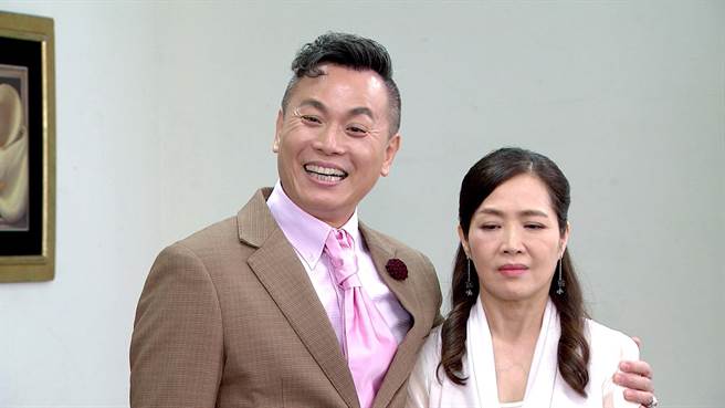 陈霆剧中搞笑，重燃林秀玲对爱情的信心。（三立提供）