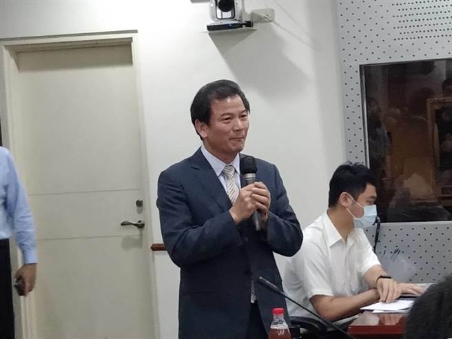 法务部保护司督导参事林嚞慧说明犯保法修法（陈志贤摄）