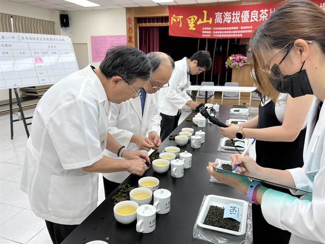 嘉义县阿里山乡农会举办2023阿里山春季高海拔优良茶竞赛今成绩揭晓。（嘉义县政府提供∕吕妍庭嘉义传真）