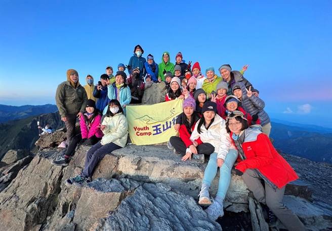 玉山国家公园暑假期间举行4梯次、为期3天2夜「玉山行」青年营，6月中开放线上报名。（玉管处提供／杨静茹南投传真）
