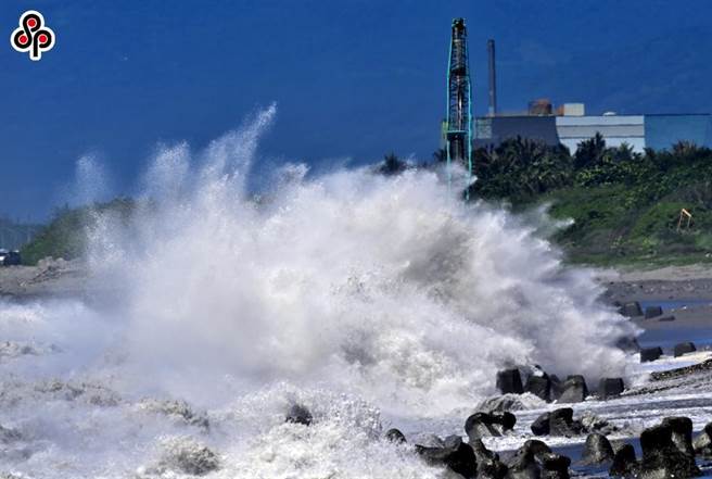 玛娃颱风往北直扑冲绳，长荣、华航、星宇及台湾虎航稍早已陆续宣布航班异动。（本报资料照）