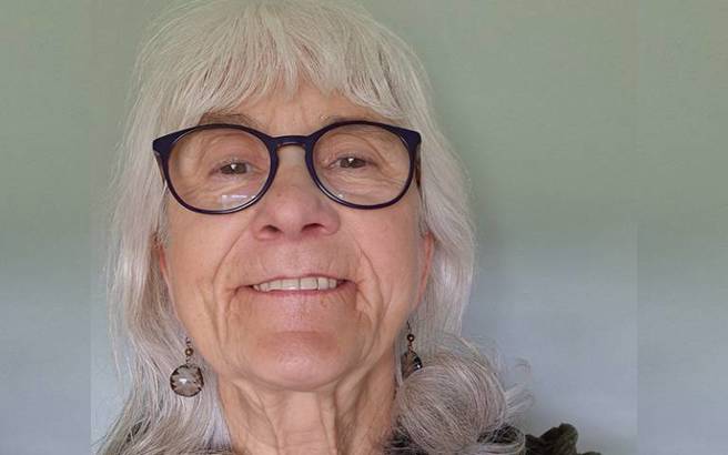 英国无痛老妇人卡梅隆，她手被烧着了都没感觉。(图/伦敦大学医学院)