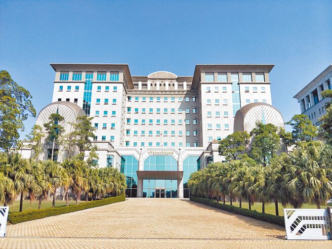 台南地检署指挥调查人员全台同步搜索力旸能源多处办公处所，并约谈力旸能源总裁古盛煇到案。（本报资料照片）