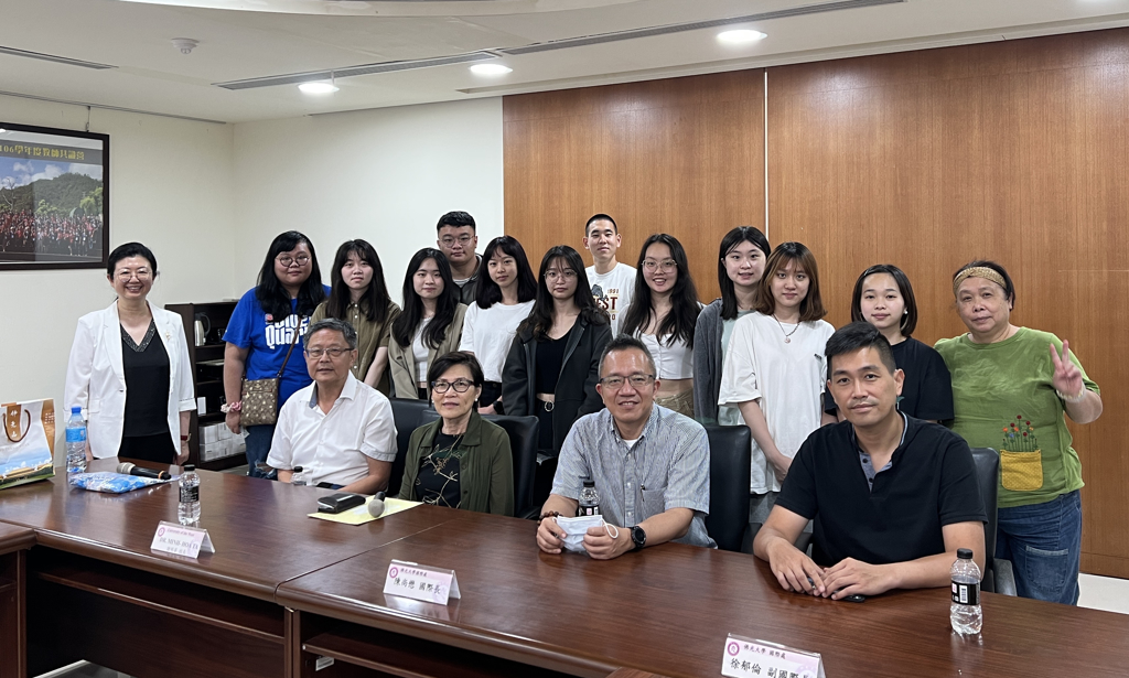 5月31日由西來大學校長謝明華領軍教授和圖書館長等人參訪佛光大學。(照片/佛光大學提供)