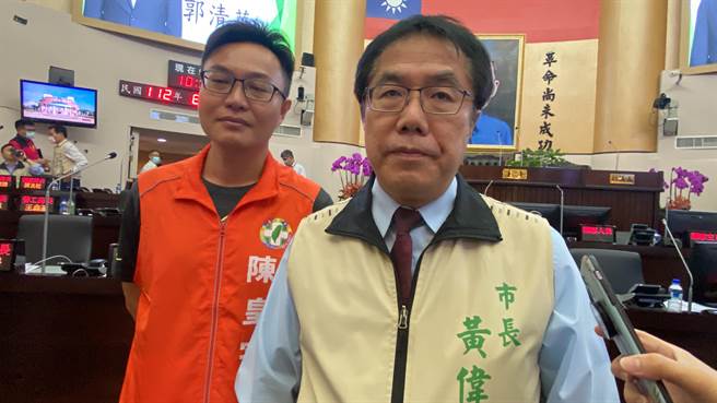 台南市长黄伟哲针对军公教明年调薪，希望中央在统筹分配款多补助地方。（曹婷婷摄）