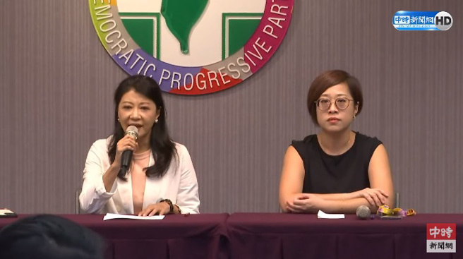 民进党1日召开记者会，回应前党工遭性骚还被吃案一事。（图／截自中时新闻网YT直播）