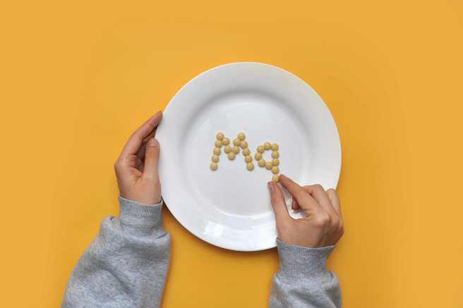 营养师王人唯表示，镁在人体内有许多重要功能，包括协助超过300个酵素作用、维持骨骼结构与功能、影响离子的运输作用等。（示意图／Shutterstock）