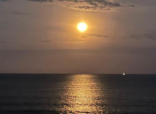 花莲县丰滨乡公所今年首次与游程贩售平台合作，推出11条路线游程，并提供免费交通接驳服务，让更多旅人体验在地的山海之美跟原民的人文风情。（丰滨乡公所提供／罗亦晽花莲传真）