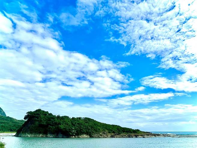 花莲县丰滨乡公所今年首次与游程贩售平台合作，推出11条路线游程，并提供免费交通接驳服务，让更多旅人体验在地的山海之美跟原民的人文风情。（丰滨乡公所提供／罗亦晽花莲传真）