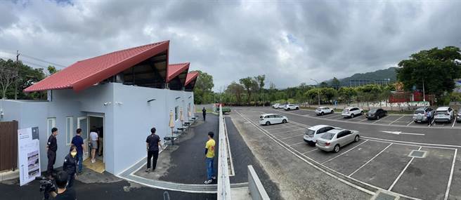 猪事文化园区外带馆紧邻名间亲子公园及台3线要道，多家厂商都跃跃欲试。（杨静茹摄）