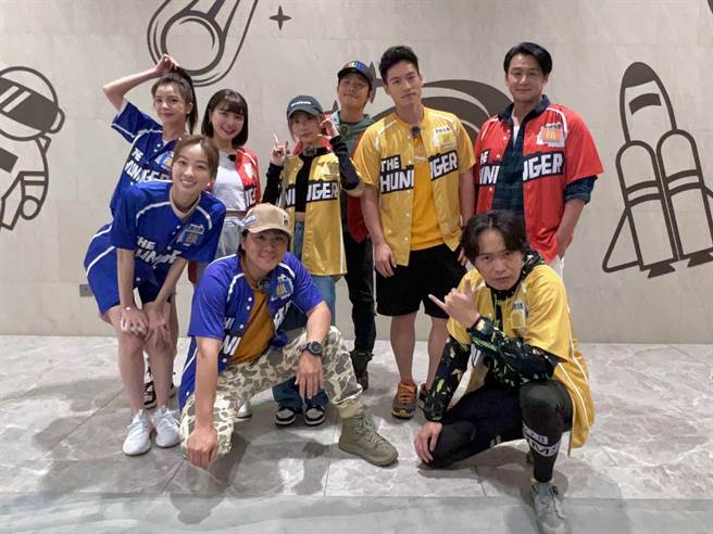 谢凯蒂（左起）、夏语心、峮峮、王仁甫、蔡黄汝、孙协志、许孟哲、黄镫辉、张天霖。（中视提供）