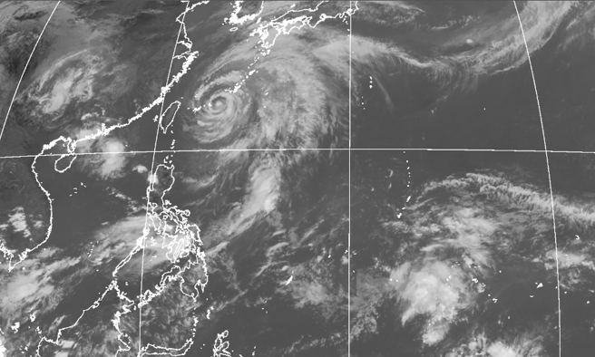 北半球的「間熱帶輻合帶」回到北緯10度左右。（中央氣象局提供）