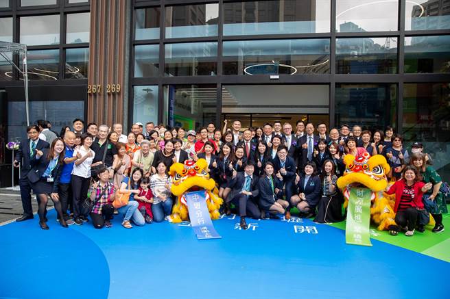 渣打国际商业银行中坜旗舰分行盛大开幕。（渣打提供）