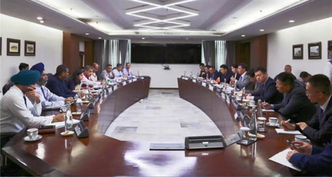 5月31日，中国外交部边界与海洋事务司司长洪亮同印度外交部东亚司兼外长办公室联秘安伯乐在新德里共同主持中印边境事务磋商和协调工作机制（WMCC）第27次会议。（中国外交部官网）