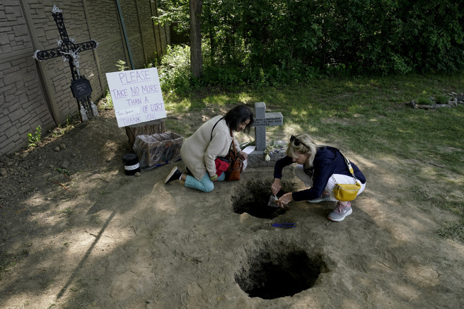 专家认为，修女的遗体处于低氧、低温的环境中，因此限制了腐化的速度。（图／美联社）