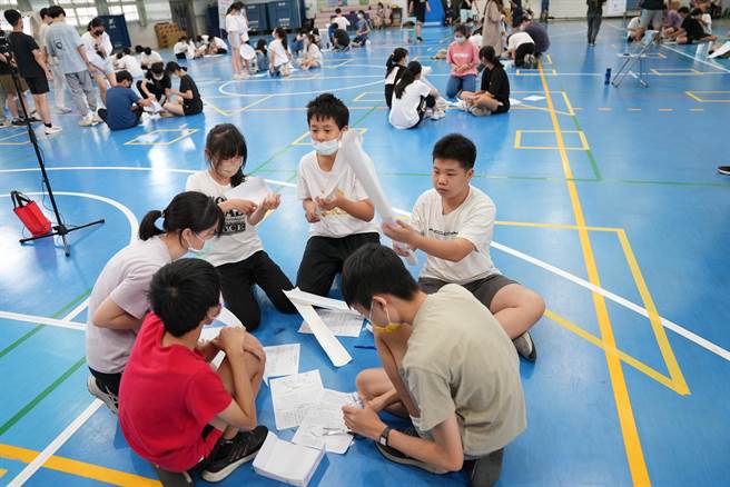 首届「林灯杯智慧铁人体验赛」5月28日于宜兰县罗东高中体育馆盛大举办。（罗东高中提供／吴佩蓉宜兰传真）