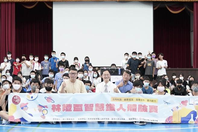 罗高校长曾璧光表示，希望藉由此次赛事，学生们在高中的竞赛中能获得佳绩为宜兰争光。（罗东高中提供／吴佩蓉宜兰传真）