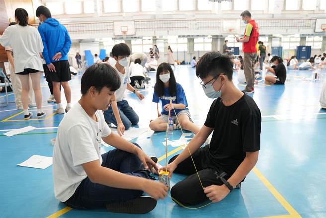 首届「林灯杯智慧铁人体验赛」5月28日于宜兰县罗东高中体育馆盛大举办。（罗东高中提供／吴佩蓉宜兰传真）