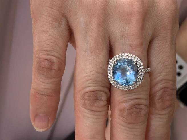 林姓董娘不慎遗失的蓝钻，幸运物归原主。（读者提供／曹婷婷台南传真）