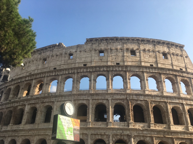 罗马竞技场是义大利罗马知名观光景点，也是世界文化遗产。今日，罗马竞技场全景景观电梯落成，所有参观者都可以藉由电梯达第3层，透过透明电梯观看整个罗马竞技场，所有人都可以尽可能无障碍地参观罗马竞技场。（图／中央社）