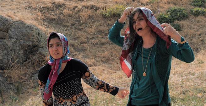 《三张面孔》少女为求学而寻短，此片荣获坎城影展最佳剧本奖。（传影互动提供）