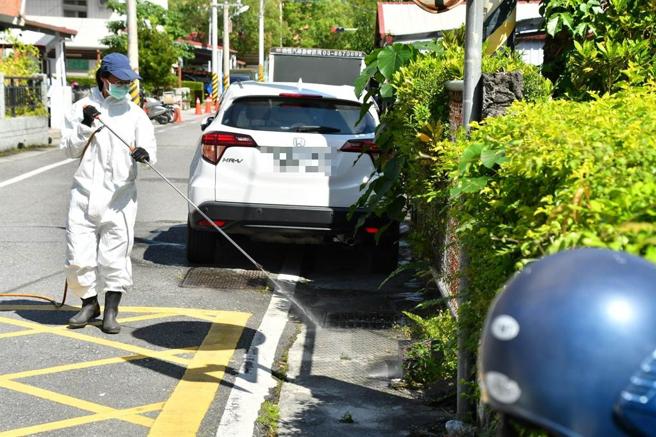 花莲县吉安乡今天开始至7月21日止展开全乡防治登革热环境消毒工作。（吉安乡公所提供／罗亦晽花莲传真）