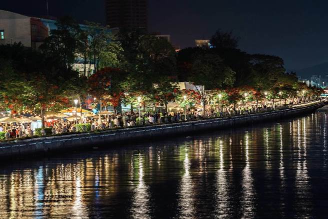 高雄爱河市集重磅回归后，上周深获好评，吸引逾3万人朝圣。高市观光局今（1）日宣布，再延长2个周末登场，6月3、4日及6月10、11日举行。（柯宗纬翻摄）