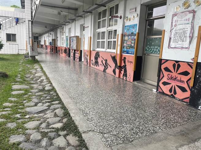 教育工作者坦言，调薪贷款也跟着升息，再不调薪，军公教人员几乎都快成为弱贫了。（蔡旻妤摄）