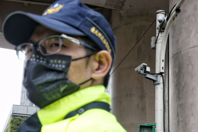 行政院长陈建仁1日前往视察台北市科技执法执行成效，交通部长王国材致词时强调，处罚就是短期的教育。（杜宜谙摄）