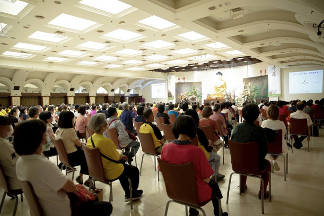 5月31日佛光山惠中寺「未来与希望」讲座，现场观眾聆听。(图/惠中寺提供)