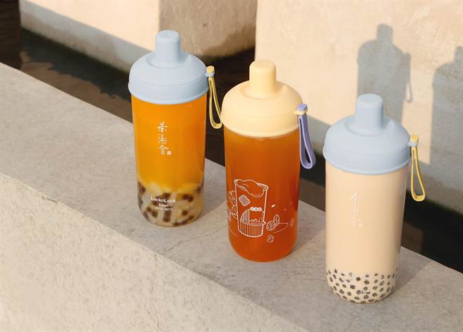 茶汤会x乐扣乐扣 「茶汤同乐杯」现推隐藏版梦幻天空蓝杯盖，使用此杯买两款联名饮品还可再享折价。（茶汤会提供）