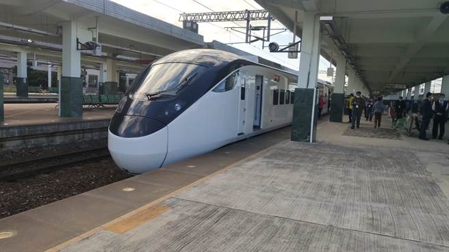 台铁原住民返乡列车2日开始开放订票，今年列车全汰换为EMU3000型城际列车。（蔡旻妤摄）