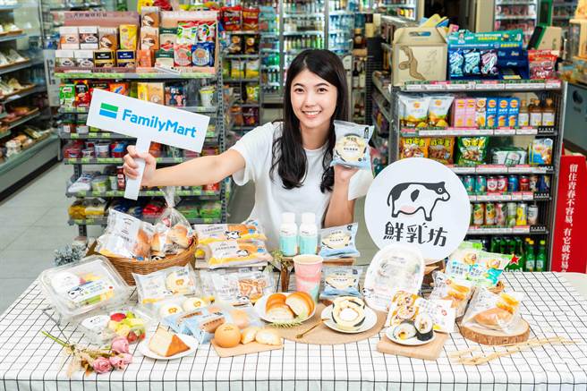 全家即起以「Milky Summer全民一起享好乳」为题，陆续推15款奶香系鲜食新品，让民眾消费同时亦能支持公平交易的小农鲜奶。（石智中摄）