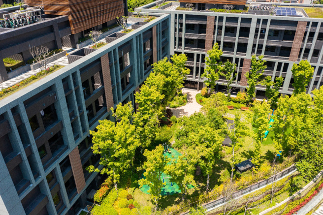 「捷运桃花园」标榜以新北市的价格入住台北市树海庄园，建筑规划由豪宅大师李天铎操刀。（图/甲山林集团提供）