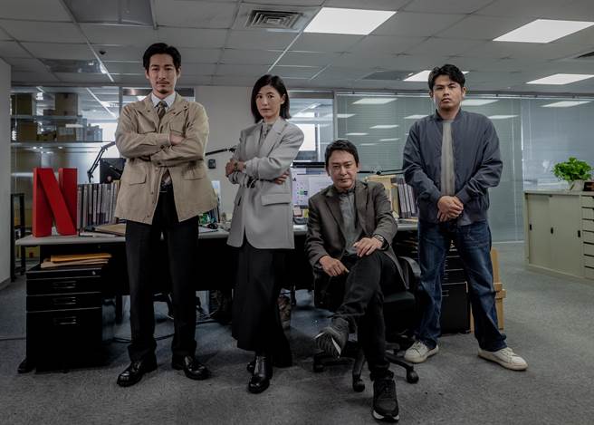 左起藤冈靛、苏慧伦、王识贤、张再兴在《谁是被害者》第二季一同追凶办案。（Netflix提供）