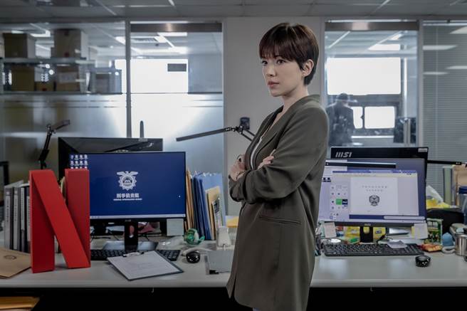 许玮宁《谁是被害者》第二季记者转职公关，自认转性佛系嗜血。（Netflix提供）