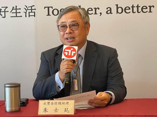 （永丰金总经理朱士廷法说会中指出，对生成式AI应用已下两大禁令。图／魏乔怡）