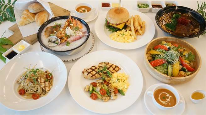 「喜欢」西餐厅最新研发出的5款豪华Brunch，包括牛肉花生培根汉堡、碳烤舒肥鸡胸佐时蔬、极品海鲜藜麦粥、大地红烧牛肉麵、综合野菌义大利麵。(北投大地酒店提供)